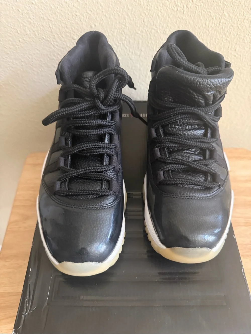 Air Jordan 11 Retro “Bred” (2019) – Men’s 7.5 / Women’s 9